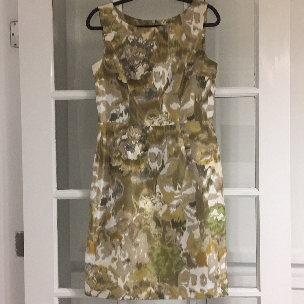 Gorgeous Ellen Tracy silk floral dress Size 8.
